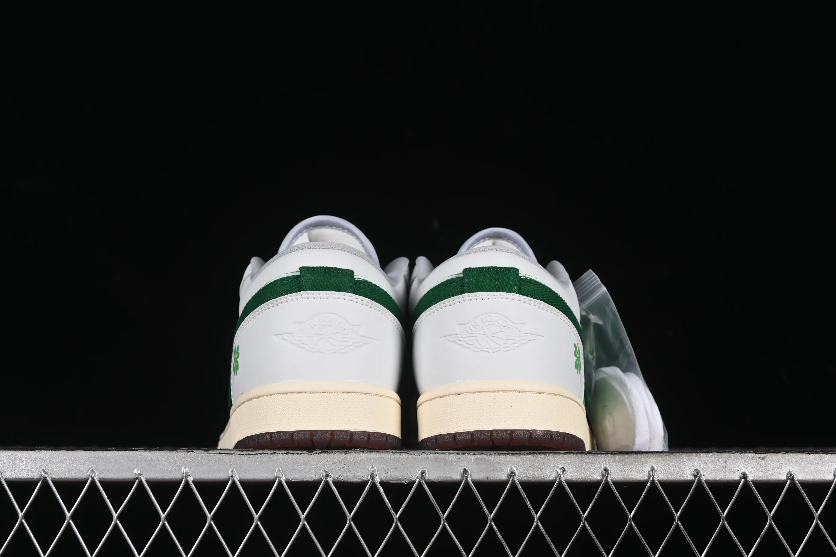 All categories Air Jordan Jordan series basketball shoes Air Jordan 1 Low Air Jordan 1 Low AJ1 Joe 1 white and green double hook low-top retro basketball shoes FZ5046-041